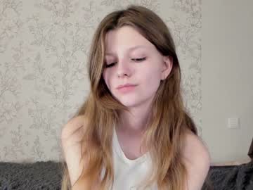 webcam girl alainaestrada live cam image #5591517