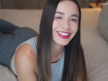 webcam girl emyii live cam image #4977396