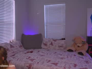 webcam girl maggielovieee live cam image #1395855