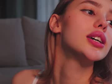 webcam girl angella_kleee live cam image #3386088