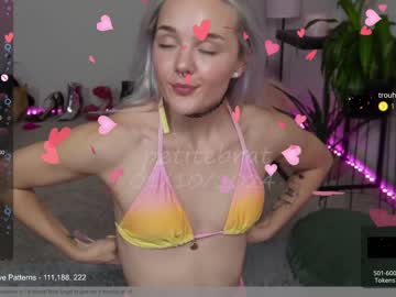 webcam girl petitebrat live cam image #6147891