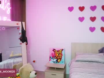 webcam girl dani_moore live cam image #176480