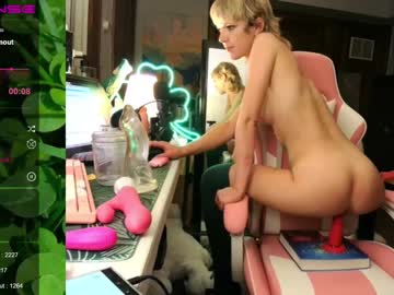 webcam girl youfoundme_clover live cam image #4864083