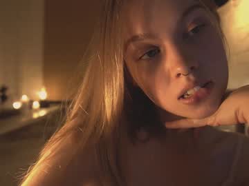 webcam girl bibi_it_is live cam image #2581426
