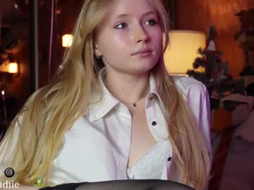 webcam girl bestblondiiecb live cam image #6369736