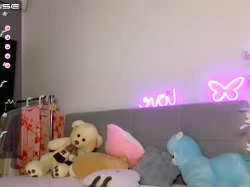 webcam girl small_blondee live cam image #4648348