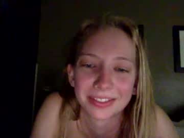 webcam girl snowbunny1019 live cam image #3414841