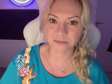 webcam girl kiradivine live cam image #2987372