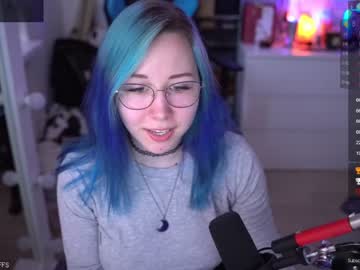 webcam girl blue_mooncat live cam image #4736757