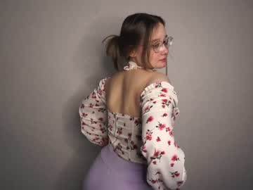 webcam girl moon_milking live cam image #5801310