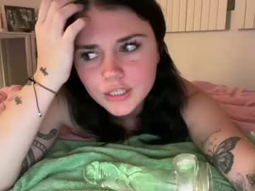 webcam girl queencassidyy live cam image #6366553