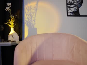 webcam girl lucie_beltran live cam image #4919924