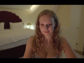 webcam girl chillwithkira live cam image #1574911