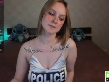 webcam girl lovely_kisses live cam image #2402412