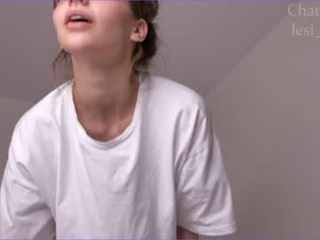webcam girl lesi_moon live cam image #5356370