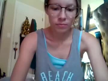 webcam girl little_and_petite live cam image #4547747
