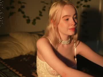 webcam girl mother__of__dragons live cam image #5687528