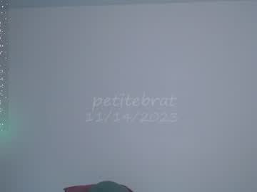 webcam girl petitebrat live cam image #5738308