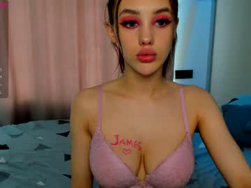 webcam girl angella_kleee live cam image #2079645