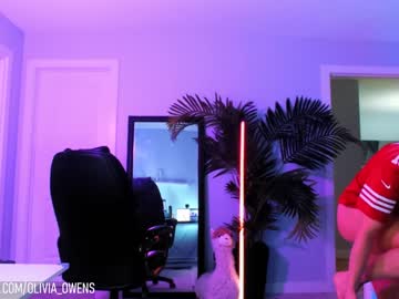 webcam girl oliviaowens live cam image #5804266