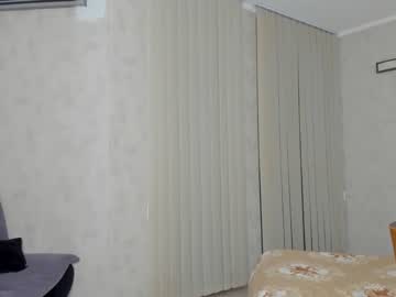 webcam girl melon_mussy live cam image #3553889