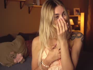 webcam girl cuteelsa_ live cam image #5734761