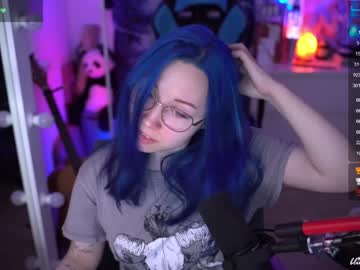 webcam girl blue_mooncat live cam image #5034828