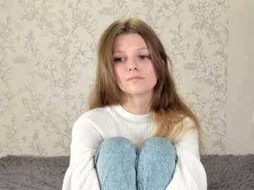 webcam girl alainaestrada live cam image #5540243