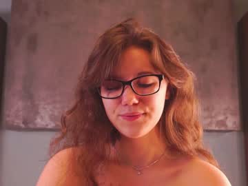 webcam girl lyle_art live cam image #6502322