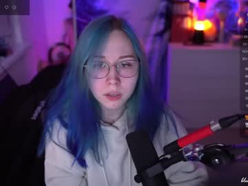 webcam girl blue_mooncat live cam image #5336906