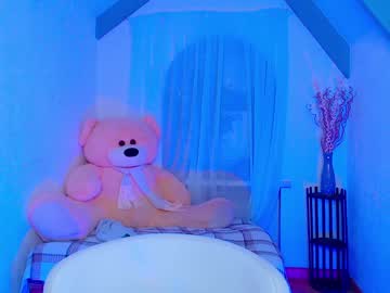 webcam girl littlee_kit1y live cam image #2756502