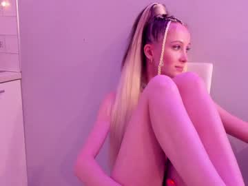 webcam girl queenieandliam live cam image #850060