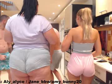 webcam couple aly_alyce live cam image #2267956
