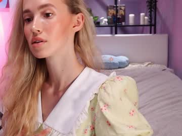 webcam girl lolly_bella_ live cam image #2147850