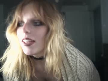 webcam girl crimsonxrapture live cam image #1218058