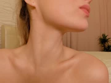 webcam girl strawberry_donut live cam image #304007