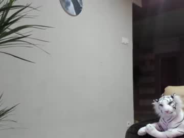 webcam girl sofiaandwonderland live cam image #2271661