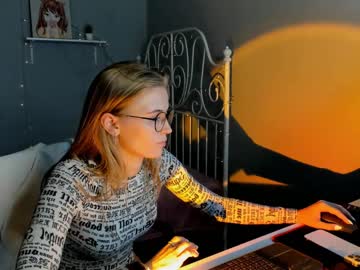 webcam girl linellali live cam image #2505569
