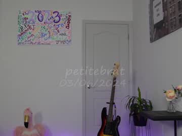 webcam girl petitebrat live cam image #6547862