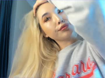 webcam girl hayneiko live cam image #2835374