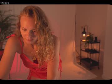 webcam girl chillwithkira live cam image #2108112