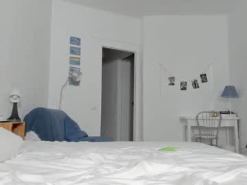 webcam girl melon_mussy live cam image #4026935