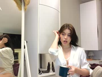 webcam girl kr1stinarrow live cam image #5041003
