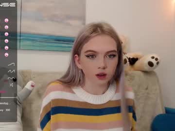 webcam girl small_blondee live cam image #1171381