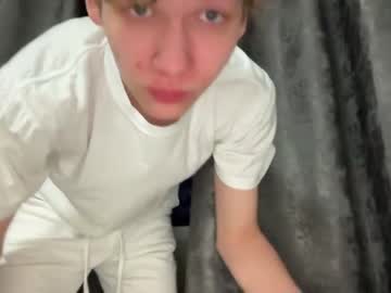 webcam man malcolm_yang live cam image #6801840