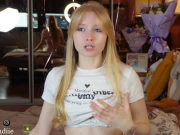 webcam girl bestblondiiecb live cam image #6319693