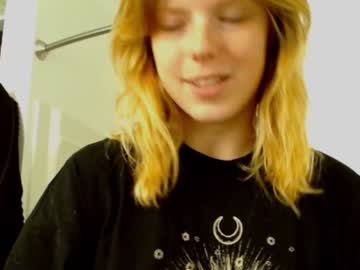 webcam girl crimsonxrapture live cam image #963692
