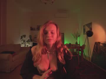 webcam girl chillwithkira live cam image #590933