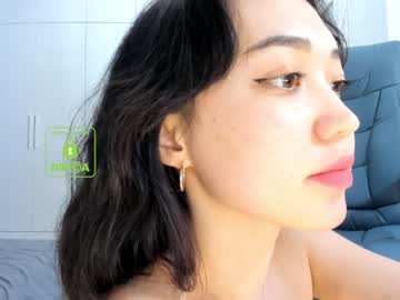 webcam girl lee_yoona live cam image #948842