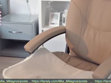 webcam girl mia_milagros live cam image #2223239